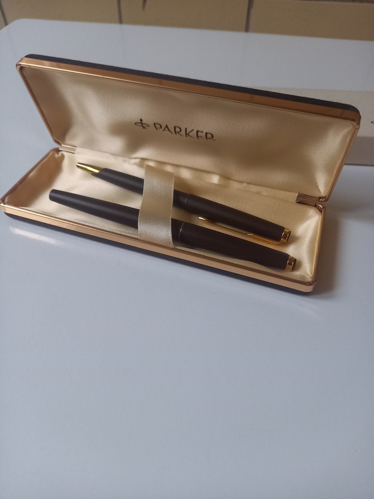 PARKER SET A MATTE BROWN

Vulpen. Wordt geleverd met een doo, Verzamelen, Ophalen of Verzenden, Vulpen, Parker