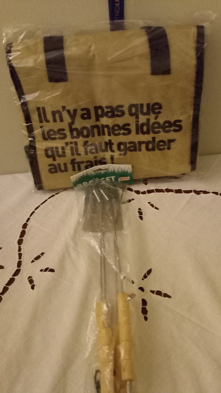 Av sac, ustensiles, plat, beurrier bougeoir verre carafe bol, Enlèvement ou Envoi, Comme neuf, Pas, Avec accessoires