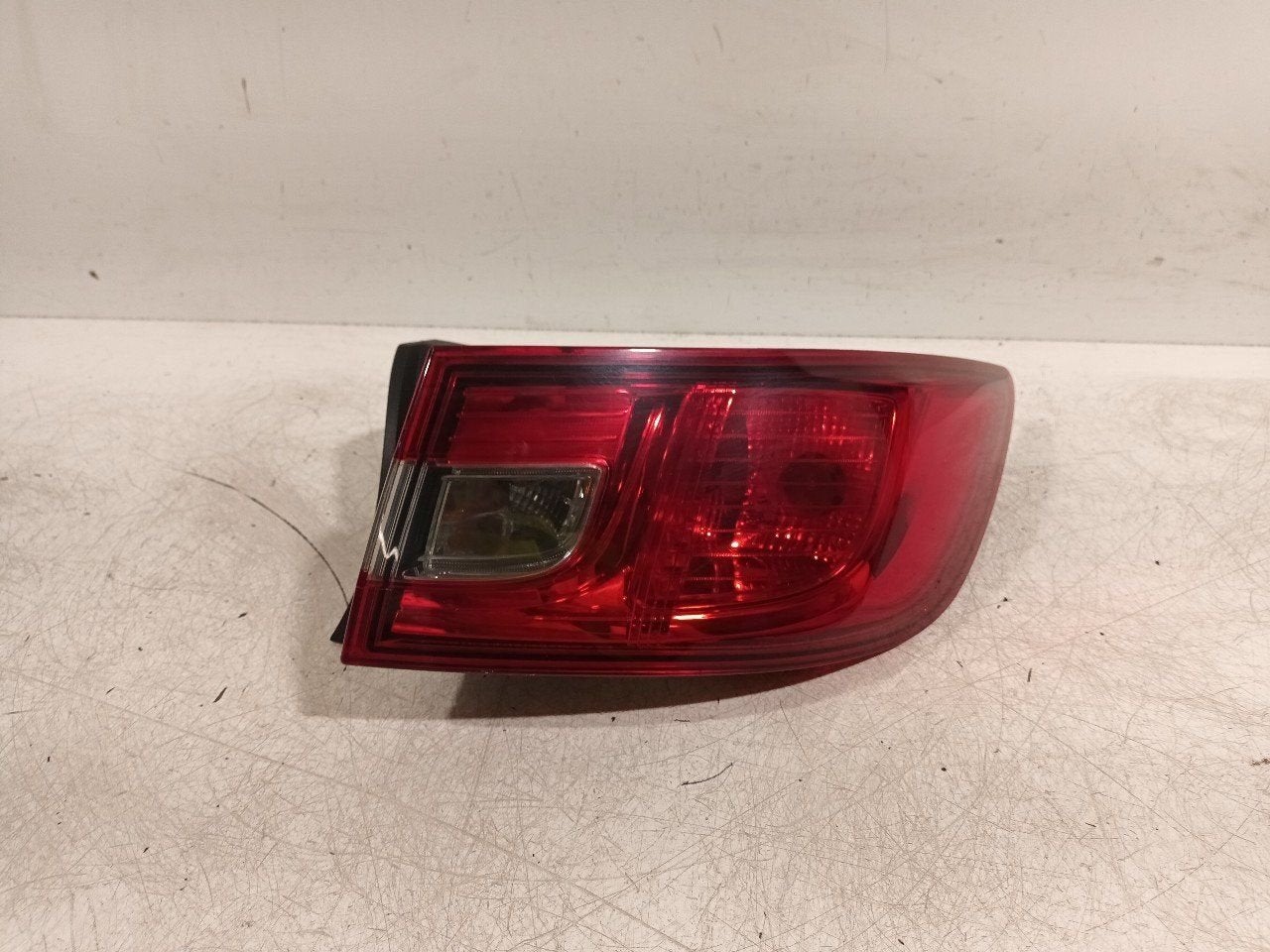 Achterlicht carrosserie rechts Renault Clio, Onderdelen@venauto.nl, Van der Ven Autorecycling B.V., Gebruikt, Ettenseweg 76, 4706 PB Roosendaal, The Netherlands