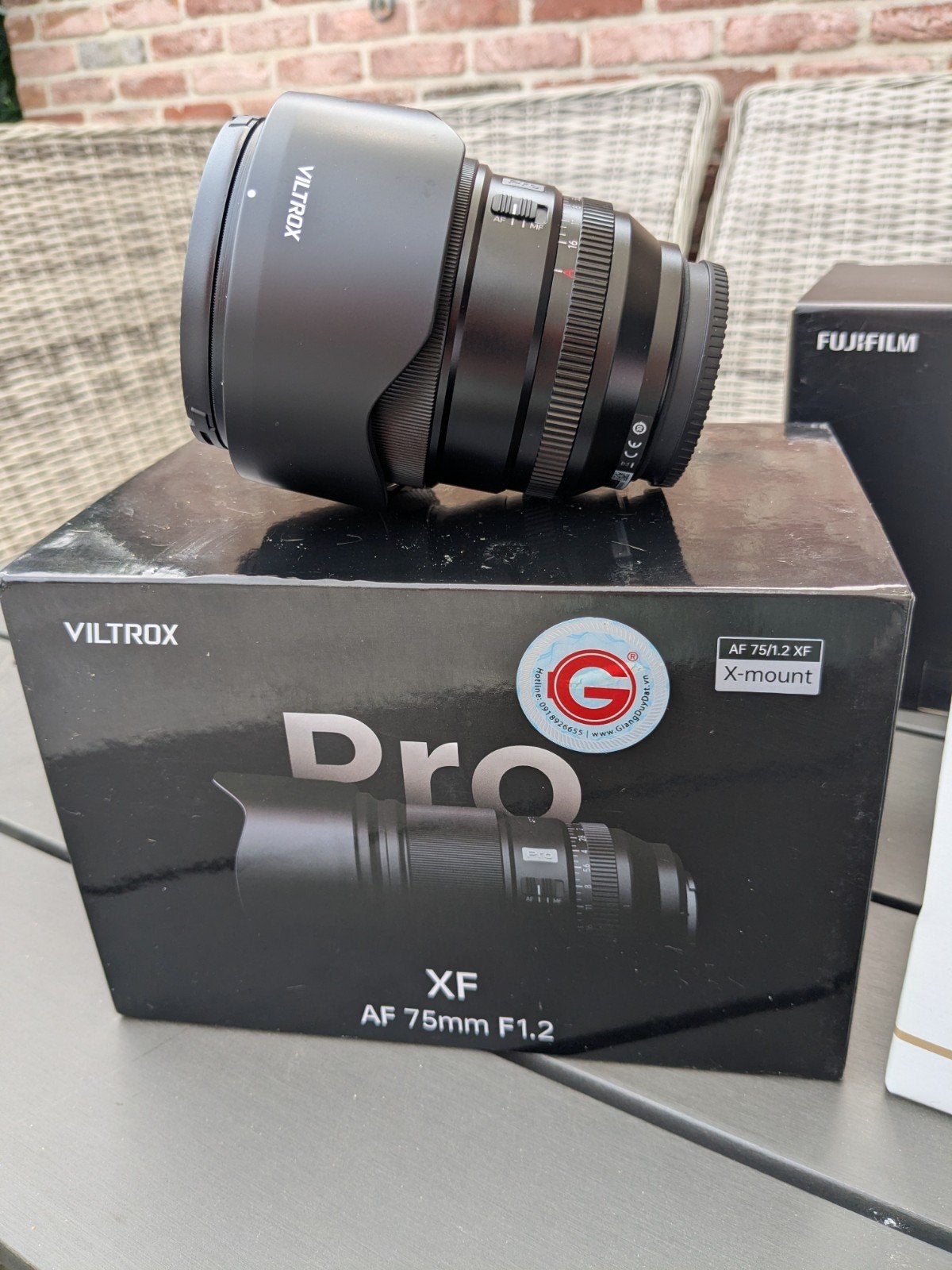 Viltrox 75mm f1.2 met lens protector filter, Ophalen