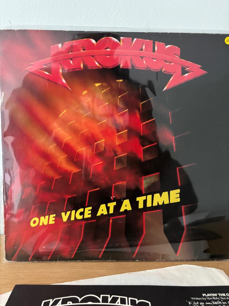 LP - Krokus - one vice at a time, Enlèvement ou Envoi, Utilisé