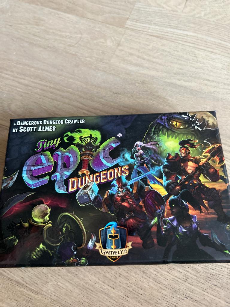 Tiny epic dungeons bordspel, Hobby en Vrije tijd, Gezelschapsspellen | Bordspellen, Ophalen