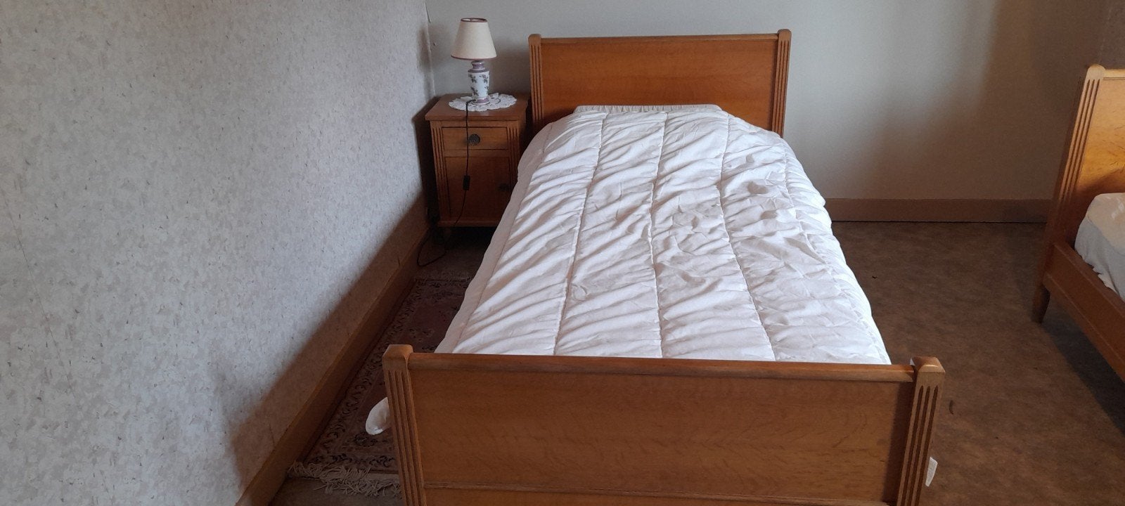 Eenpersoonsbed met nachtkastje, Huis en Inrichting, Ophalen