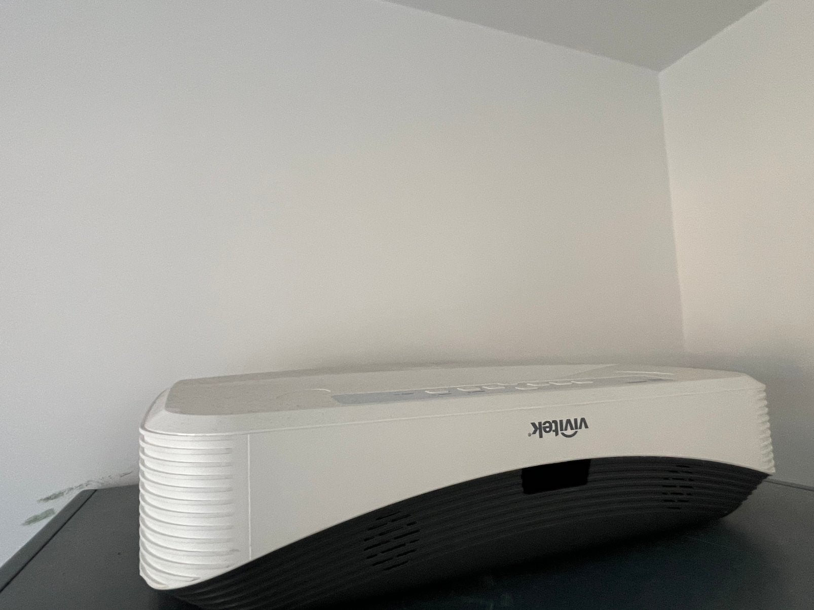 Vivitek short throw beamer, Audio, Tv en Foto, Beamers, Ophalen, Zo goed als nieuw