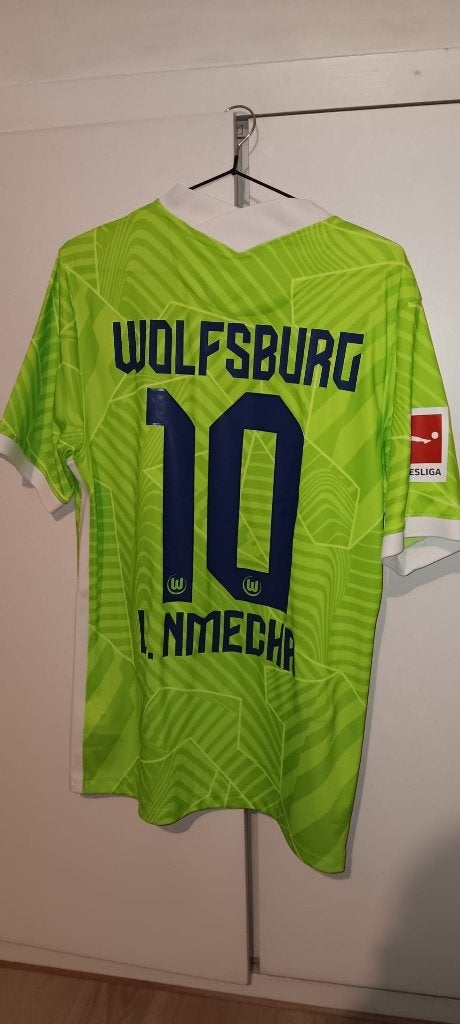 Wolfsburg uitshirt Lukas Nmecha #10 Medium, Sport en Fitness, Voetbal, Maat M, Ophalen of Verzenden, Zo goed als nieuw, Shirt