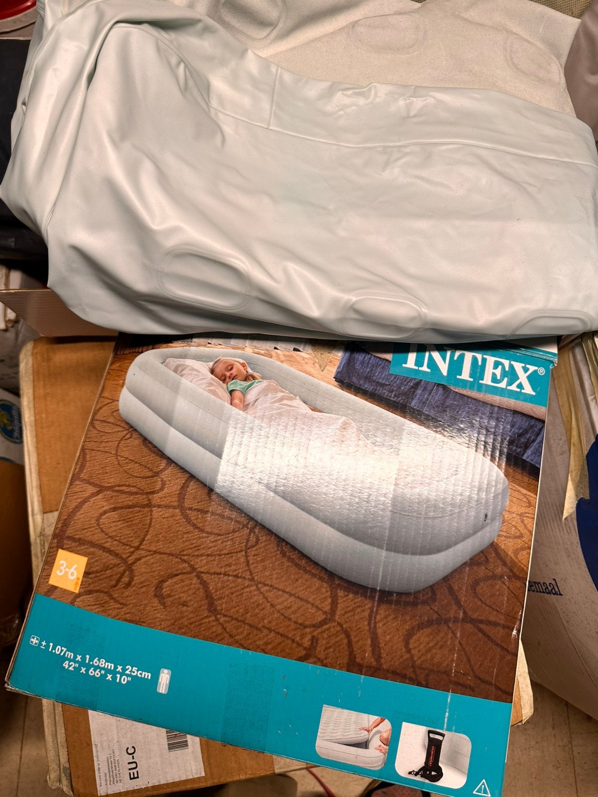 Matras bedje kleuter Intex, Ophalen of Verzenden, Zo goed als nieuw