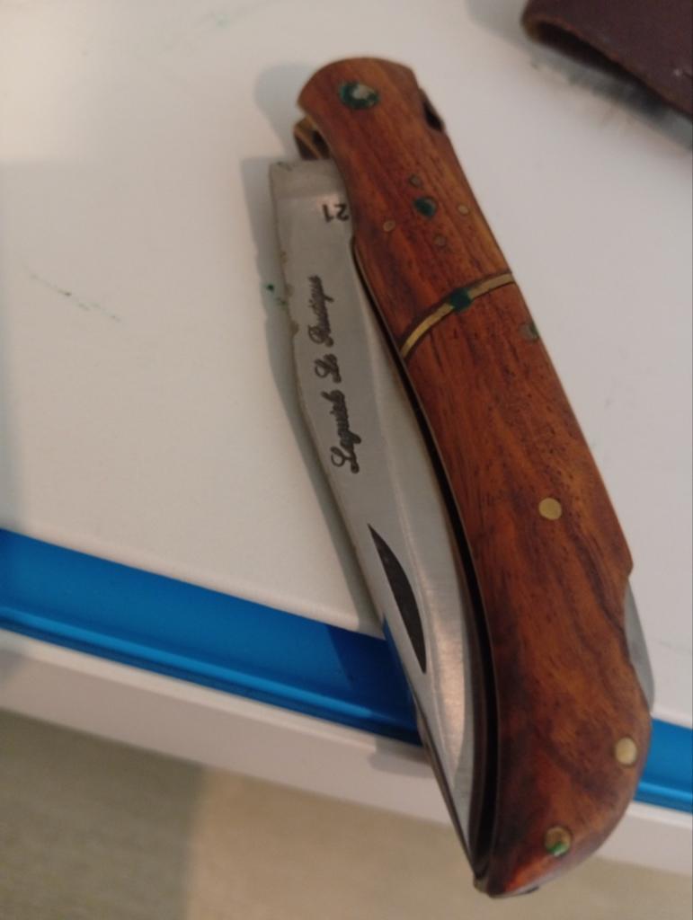 Couteau avec étui, Enlèvement