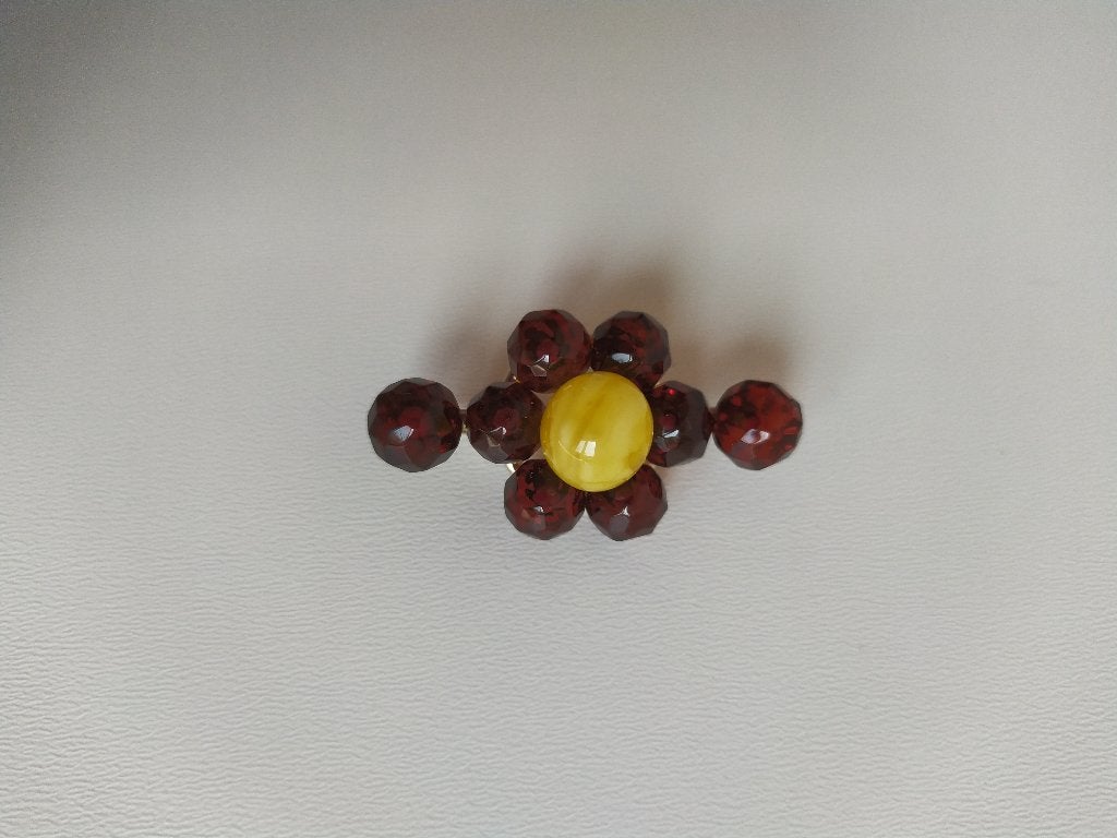 Broche baltisch amber geel en rood, 4 tot 7 cm, Nieuw, Ophalen of Verzenden, Met edelsteen