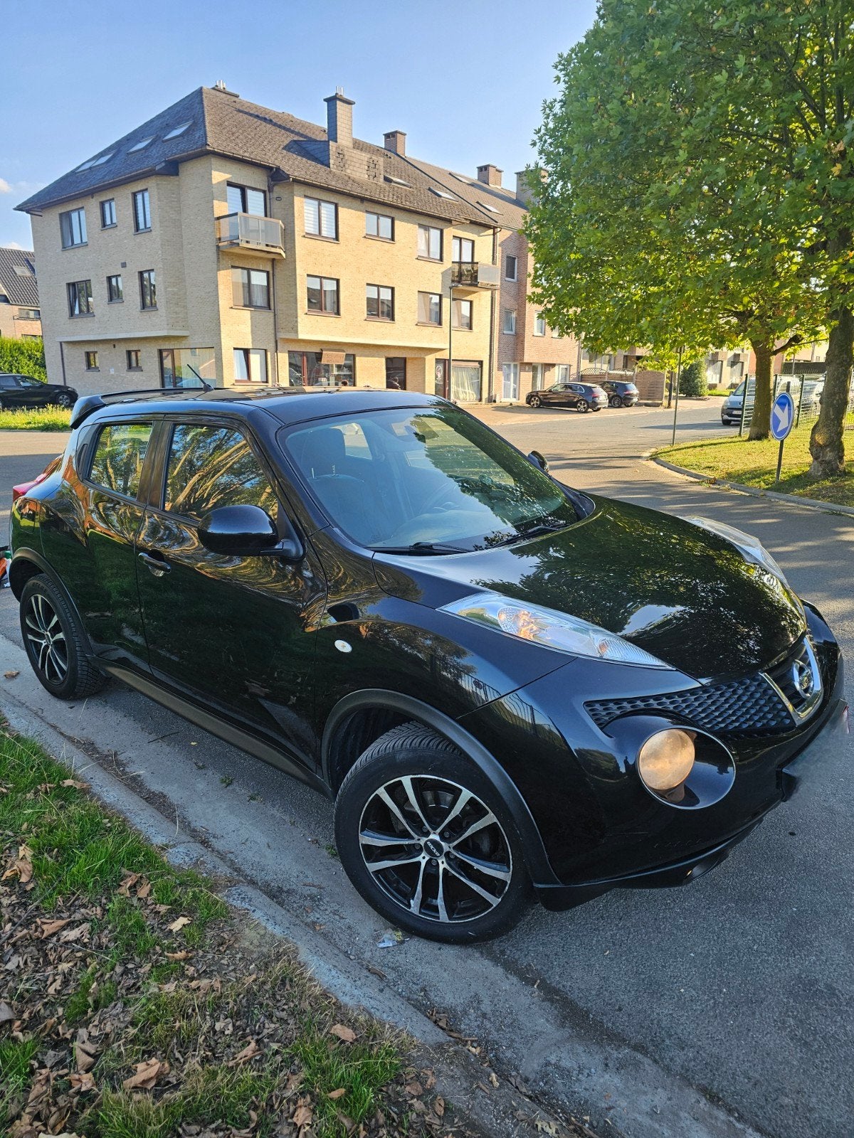 Nissan Juke Tekna SUV 1.6 essence 2013, Autos, Cuir, Euro 5, 139 g/km, Noir