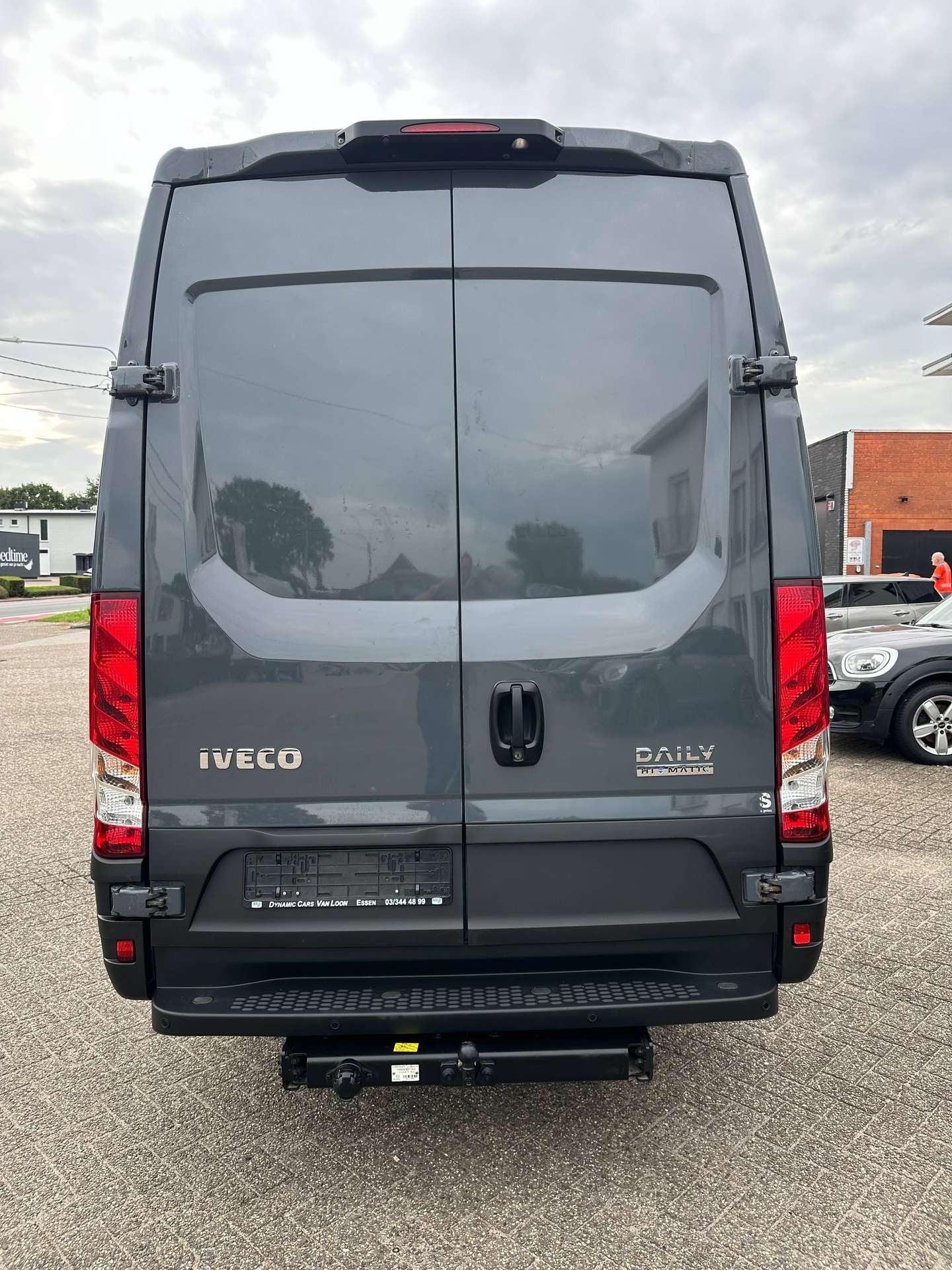 Iveco Daily 35S18V 3.0 180Pk Turbo Hi-Matic L3/H2 Cruise Nav, Auto's, Automaat, Dealer onderhouden, Stof, Gebruikt