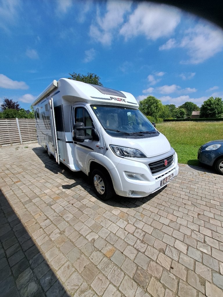 PILOTE P746C ESSENTIEL – 2018 – 57.300 KM –ZEER COMPLEET, Caravanes & Camping, Siège de train, Jusqu'à 4, 6 à 7 mètres, Toilette à cassette