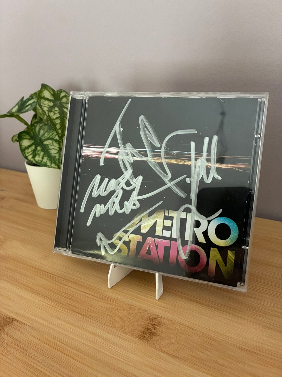Signed Metro Station debut album, Ophalen of Verzenden, Zo goed als nieuw, Poprock, Album