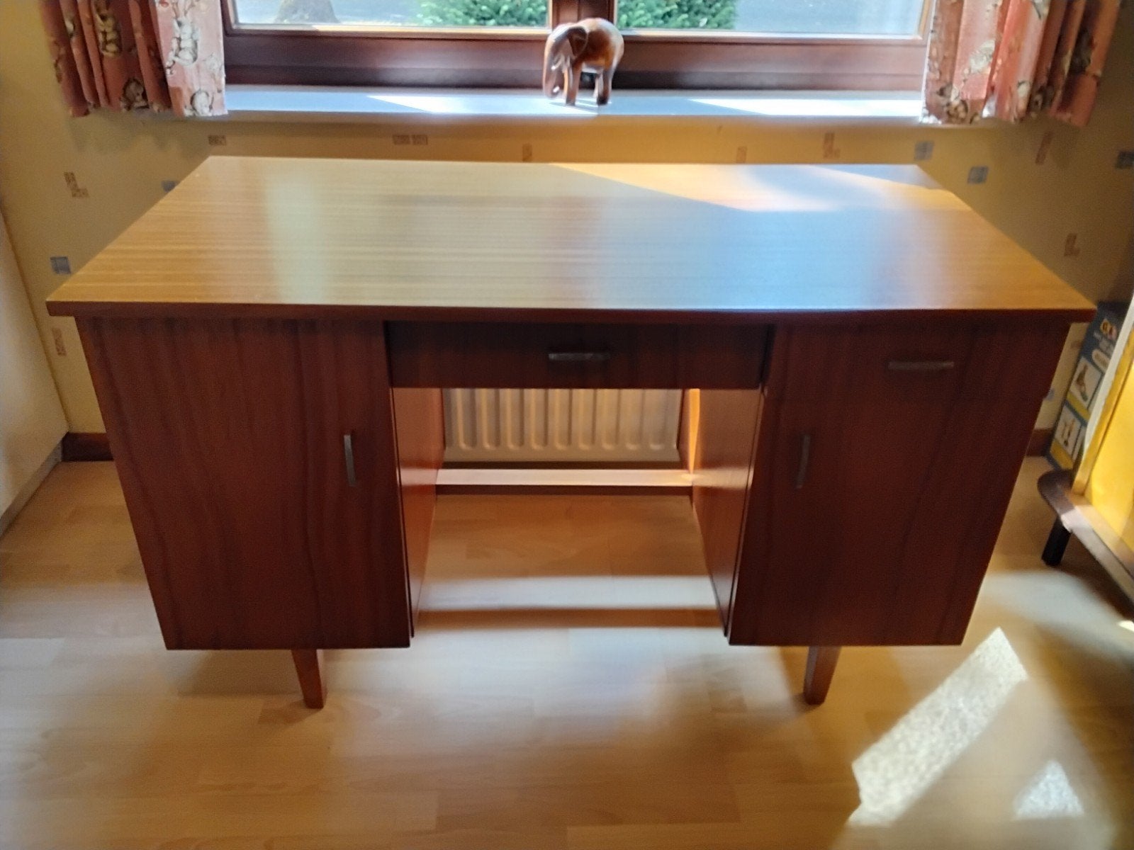 Bureau bruin, Ophalen