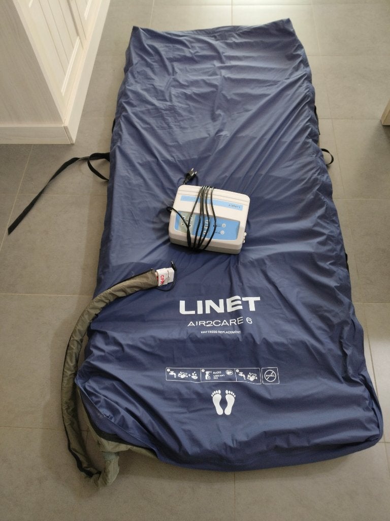 Air2Care 6 altern matras + pomp, Diversen, Verpleegmiddelen, Ophalen, Zo goed als nieuw