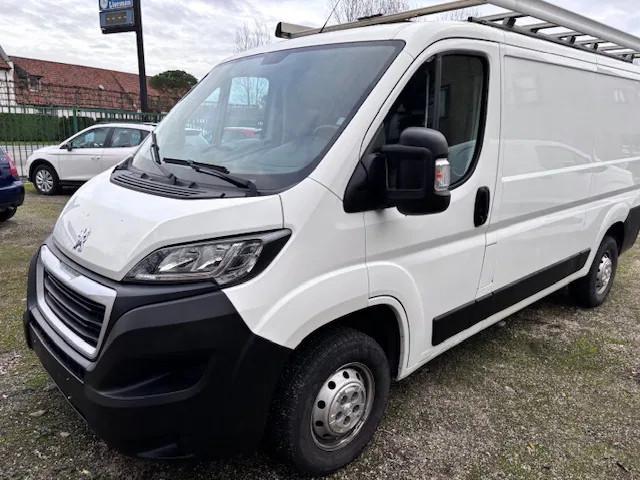Peugeot Boxer 2.2d 88kw € 14.000 + BTW (bj 2020), Stof, Gebruikt, Euro 6, 4 cilinders