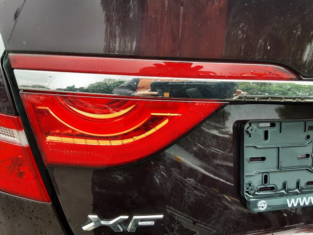 PANNEAU ARRIÈRE GAUCHE AVEC LAMPE Jaguar XF (X260), Utilisé, Jaguar