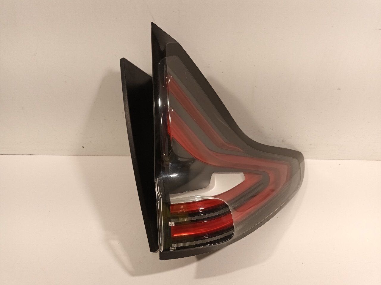 Achterlicht carrosserie rechts Renault Espace, Onderdelen@venauto.nl, Van der Ven Autorecycling B.V., Gebruikt, Ettenseweg 76, 4706 PB Roosendaal, The Netherlands