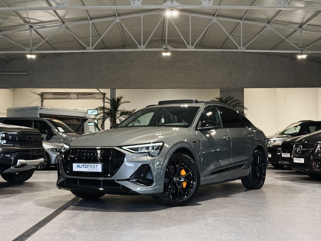 Audi E-Tron 55 Sportback Quattro S-Line ‘Black Edition’, Auto's, Audi, Automaat, Zwart, Leder, 5 zetels