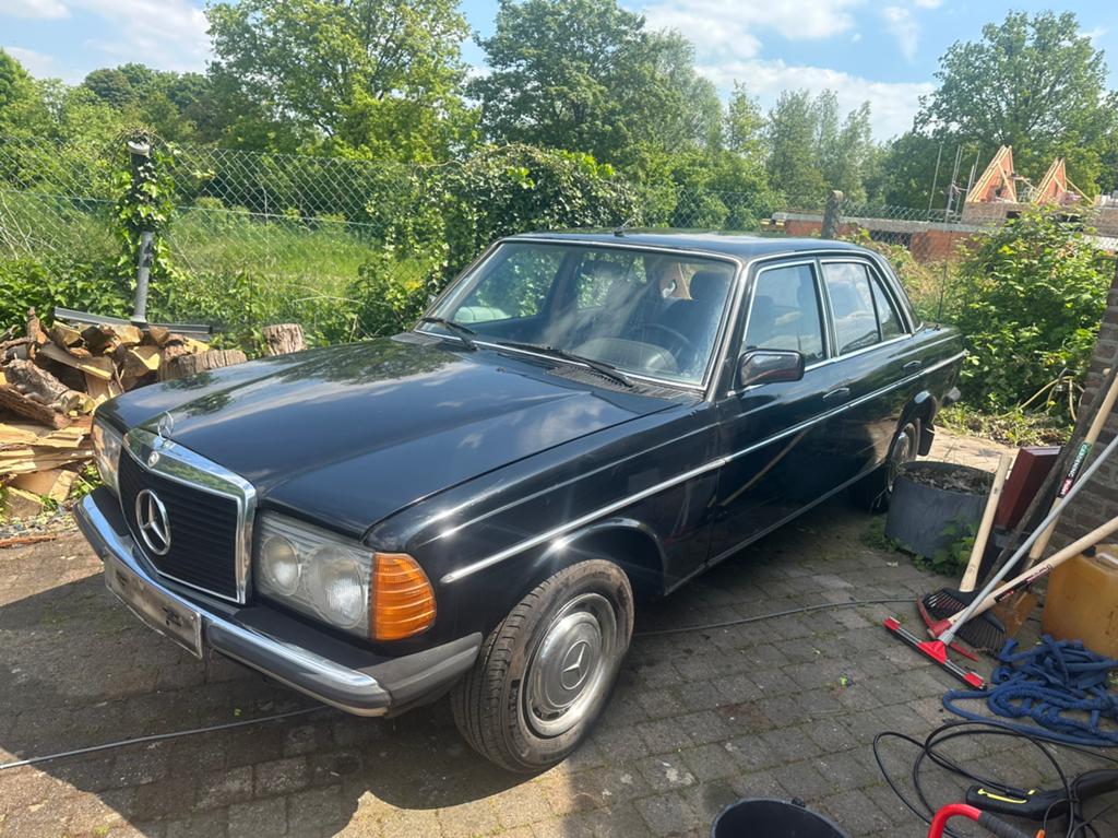 @@@ MERCEDES 240D 1982 @@@, Autos, Mercedes-Benz, Achat, Série 200, 4 portes, Entreprise