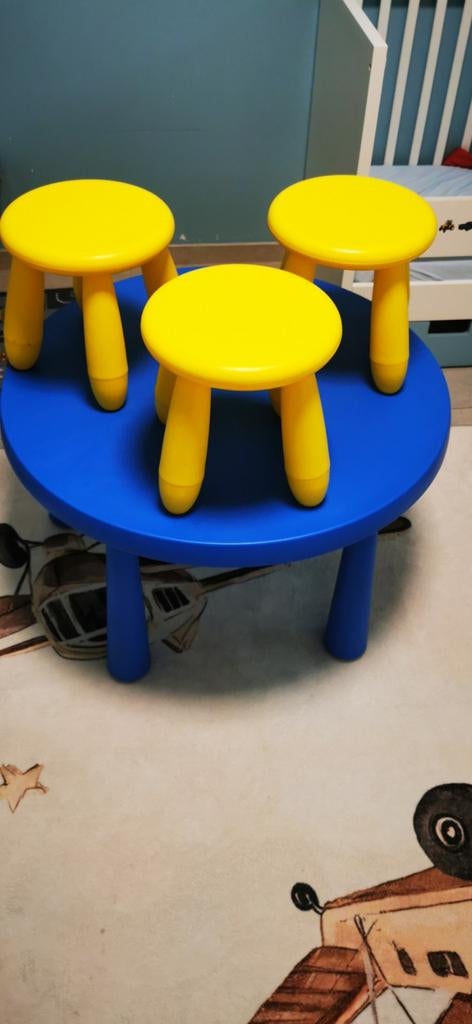 Ikea kindertafel en stoelen, Kinderen en Baby's, Kinderkamer | Tafels en Stoelen, Zo goed als nieuw, Tafel(s) en Stoel(en), Ophalen