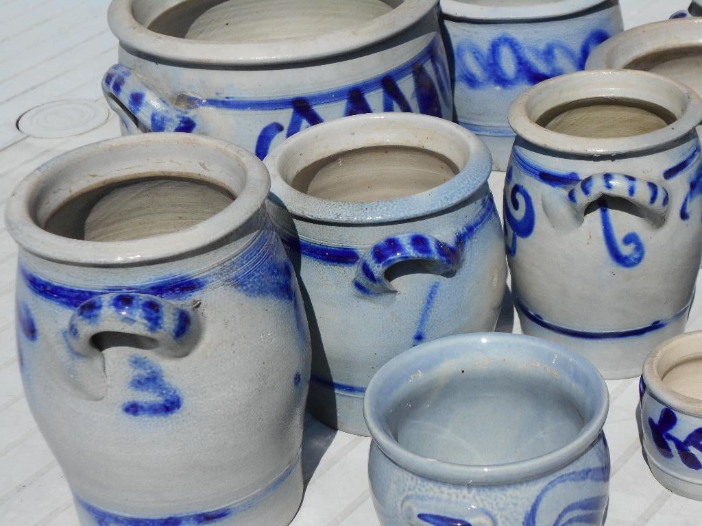 13 pots en grés bleu, Ophalen