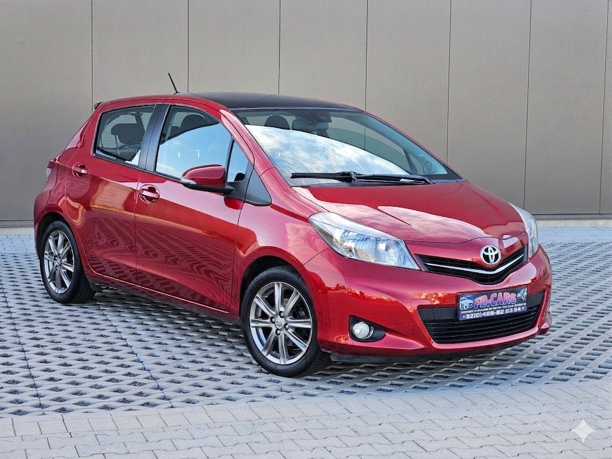 Toyota Yaris 2011 1.3 99pk/Navi/Panoramadak/1j Garantie, Auto's, Euro 5, Stof, Zwart, 4 cilinders