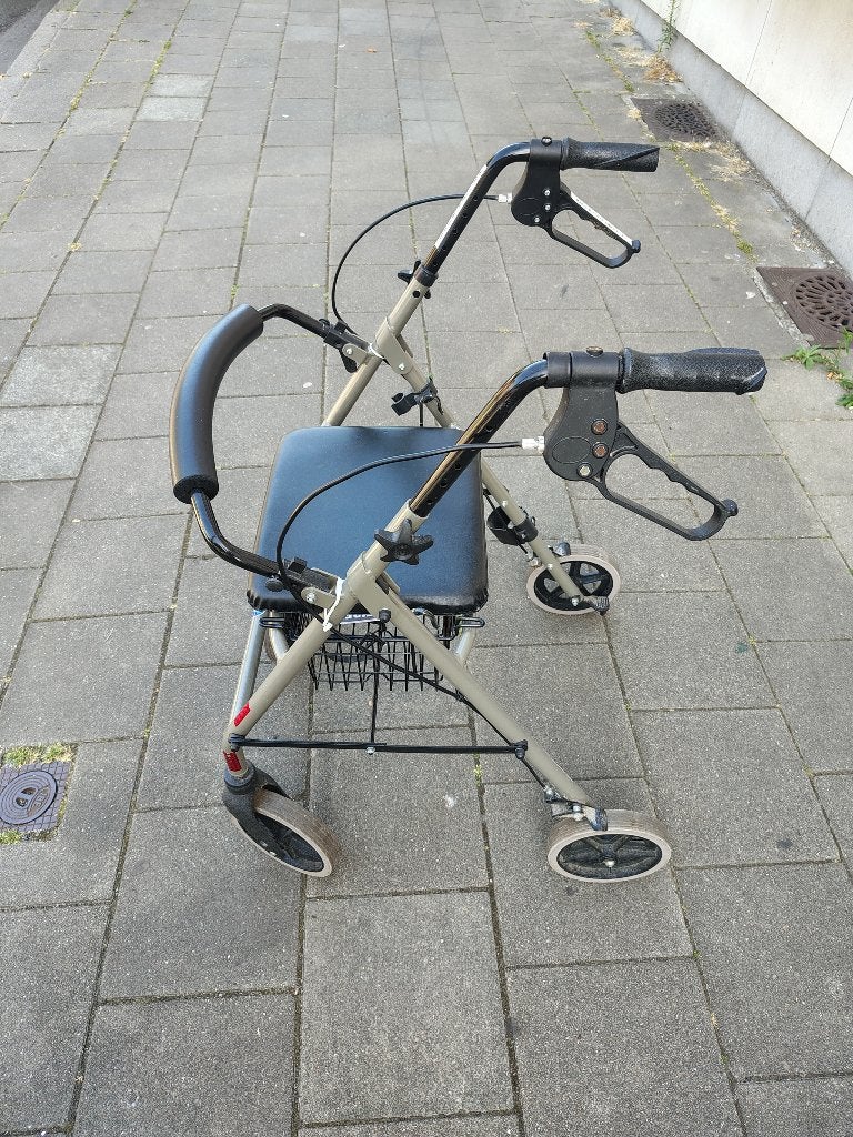 Déambulateur Vermeiren avec siège et panier., Divers, Déambulateurs, Enlèvement, Pliable, Utilisé