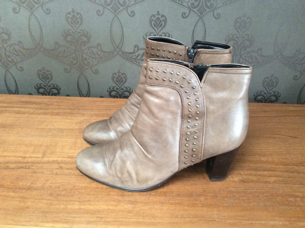 Bottines beiges Mano 39, Vêtements | Femmes, Chaussures, Enlèvement ou Envoi, Beige, Boots et Botinnes, Porté