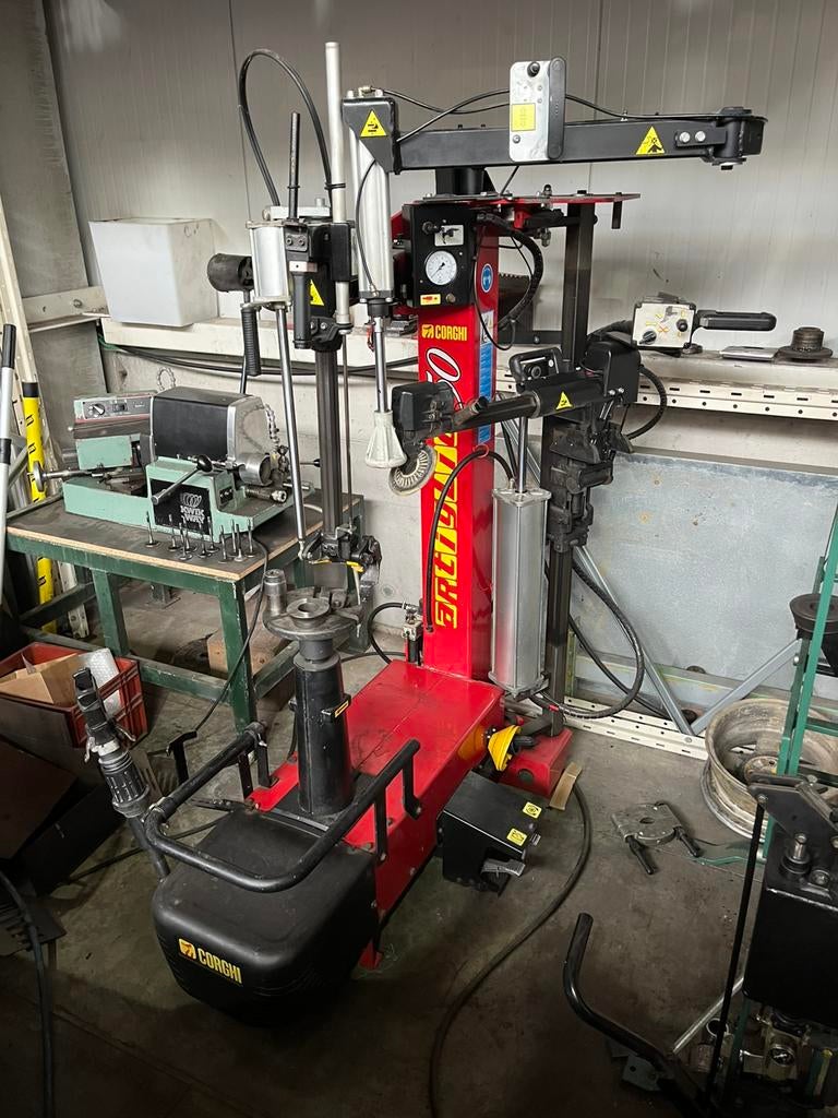 Bandenmachine Corghi artiglio 50, Bricolage & Construction, Outillage | Autres Machines, Enlèvement, Comme neuf