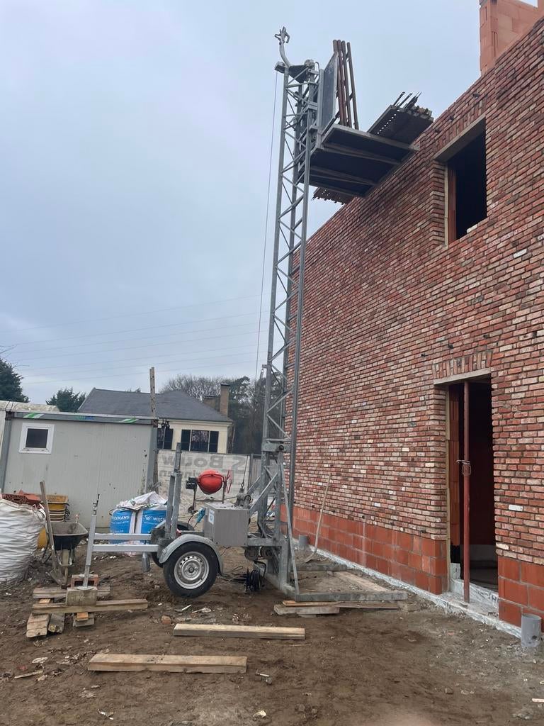 Bouwlift  6 M, Ophalen, Zo goed als nieuw, Bouwlift