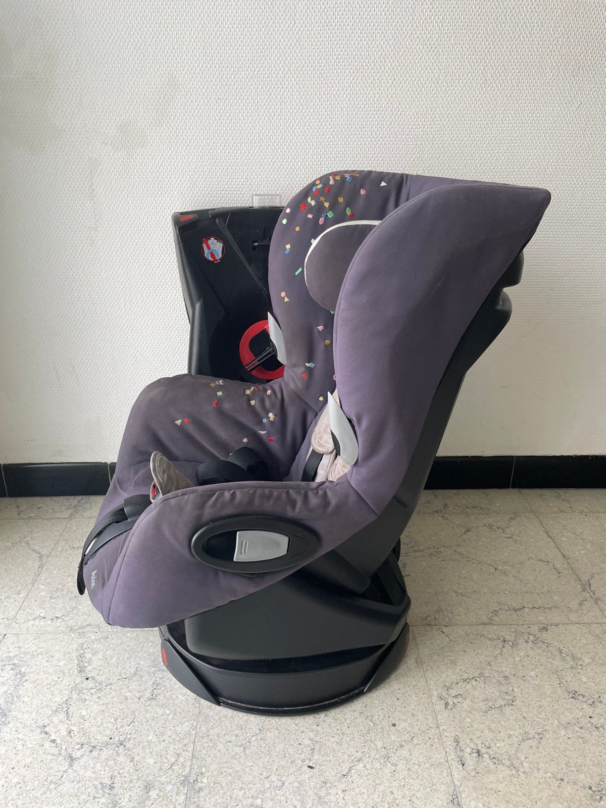 Siège auto pivotant BÉBÉCONFORT Axiss, Enfants & Bébés, Autres marques, Ceinture de sécurité, Dossier amovible, Enlèvement