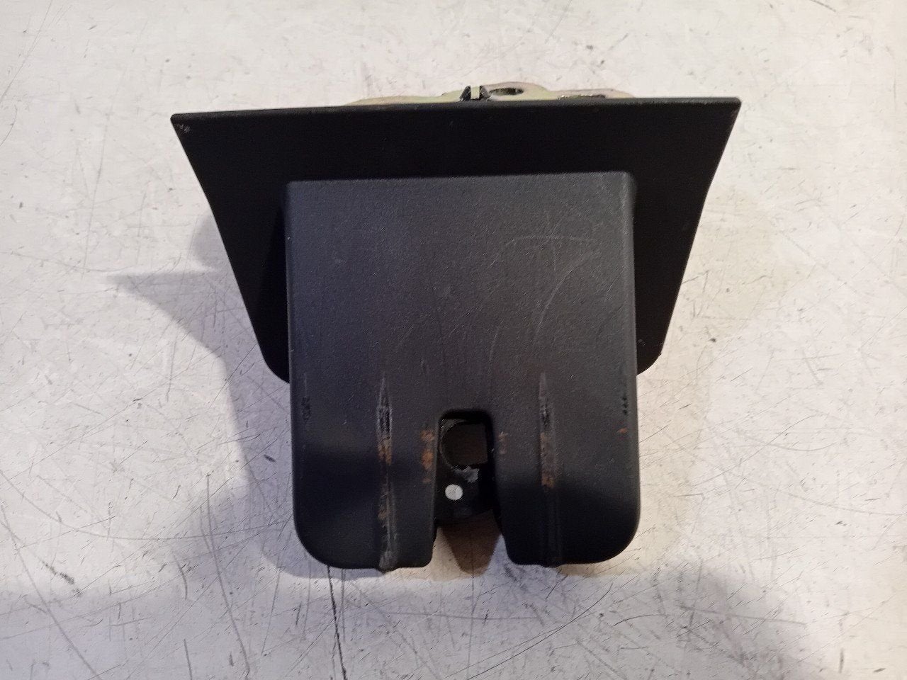 Slot mechaniek kofferdeksel achterklep elektrisch Audi A3, Onderdelen@venauto.nl, Van der Ven Autorecycling B.V., Ettenseweg 76, 4706 PB Roosendaal, The Netherlands