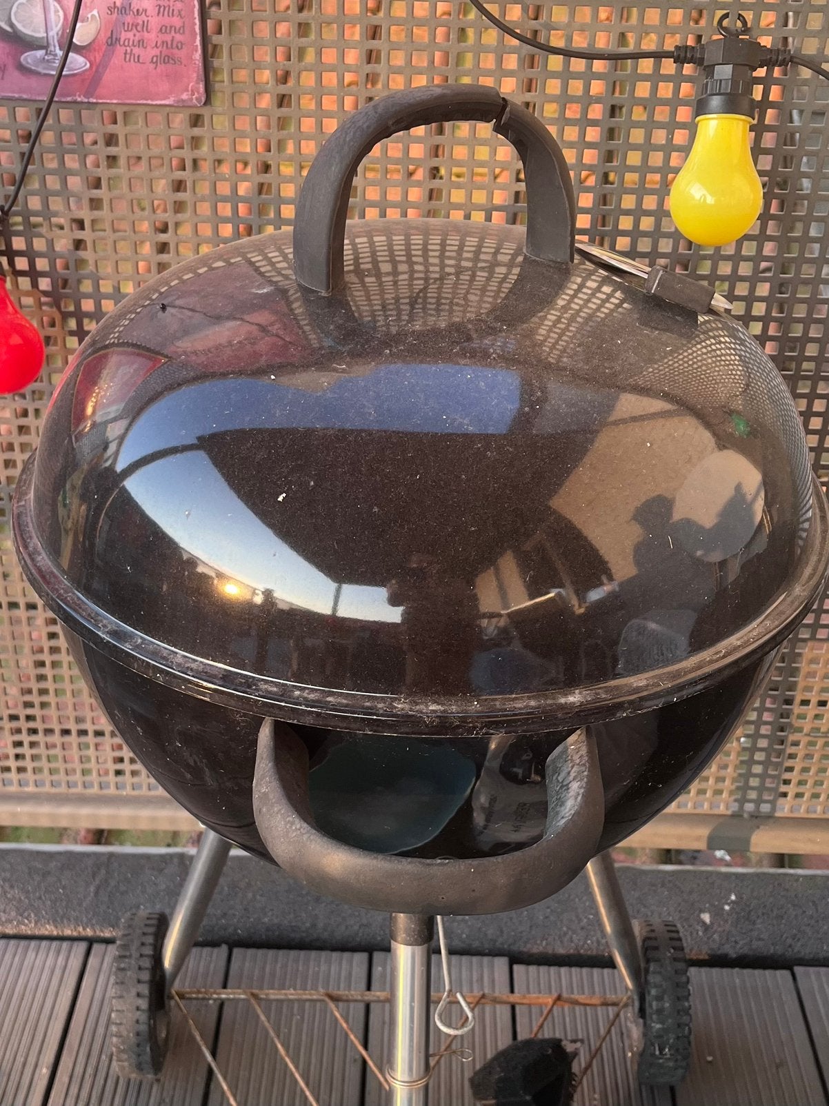 Zwarte kegel bbq in uitstekende staat, Ophalen, Zo goed als nieuw