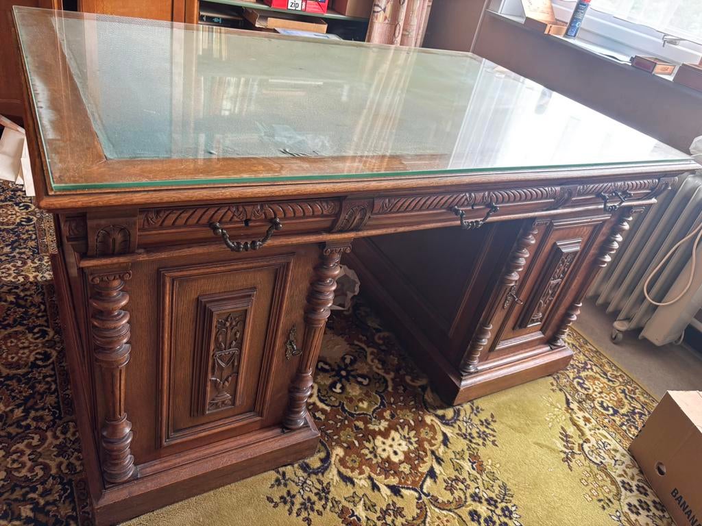 Eikenhouten neo-renaissance bureau met gebeeldhouwde details, Antiek en Kunst, Antiek | Kantoor en Zakelijk, Ophalen
