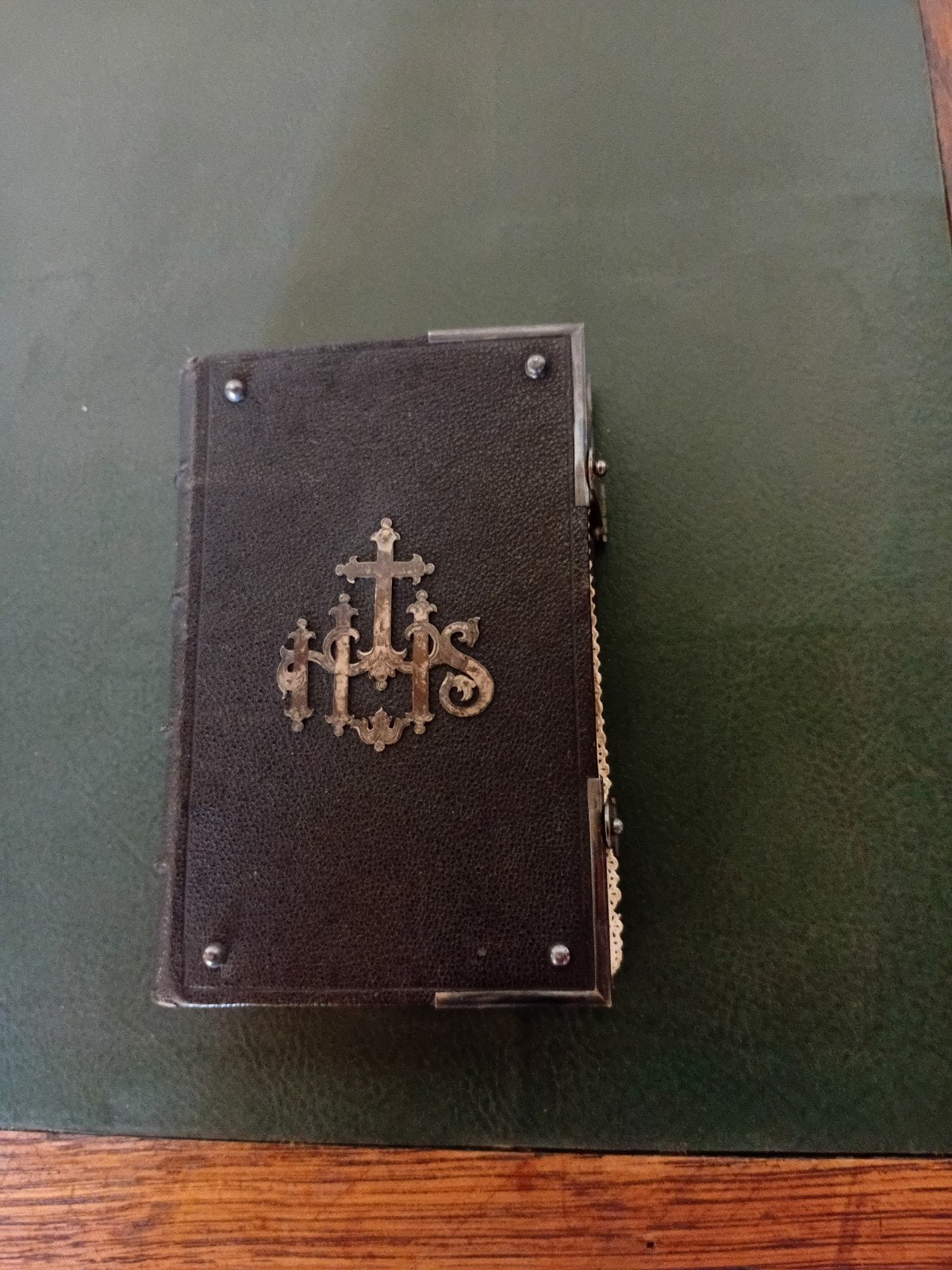 Te koop oude kerkboek., Ophalen