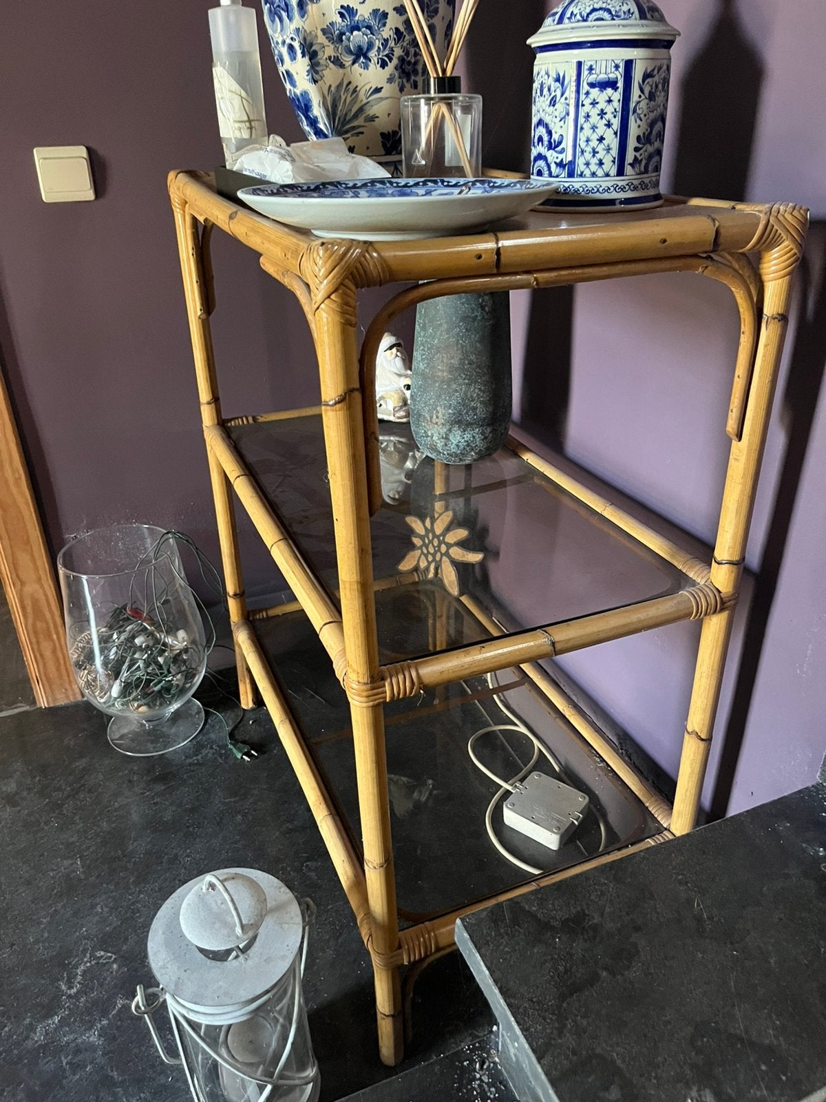 Etagere bambou et verre fume, Enlèvement