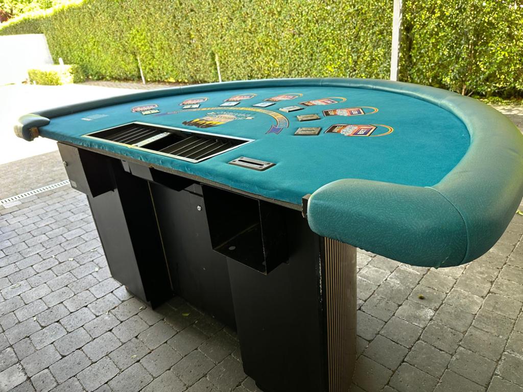 Table professionnelle de Caribbean Stud Poker/Blackjack, Cinq joueurs ou plus, Enlèvement, Utilisé