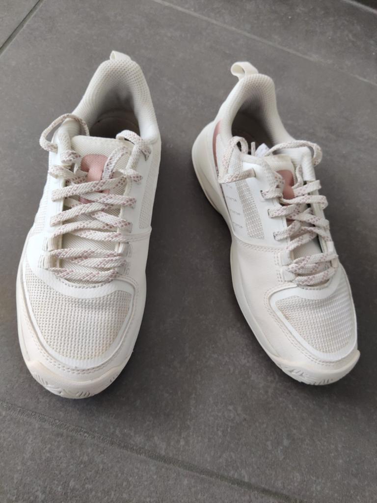 Chaussure de sport pour fille taille 35, jamais sortie, Enlèvement ou Envoi, Comme neuf, Chaussures, Autres marques