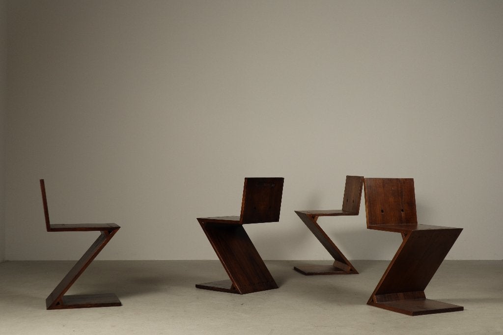 Ensemble de quatre chaises Zig-Zag de Gerrit Rietveld, Enlèvement