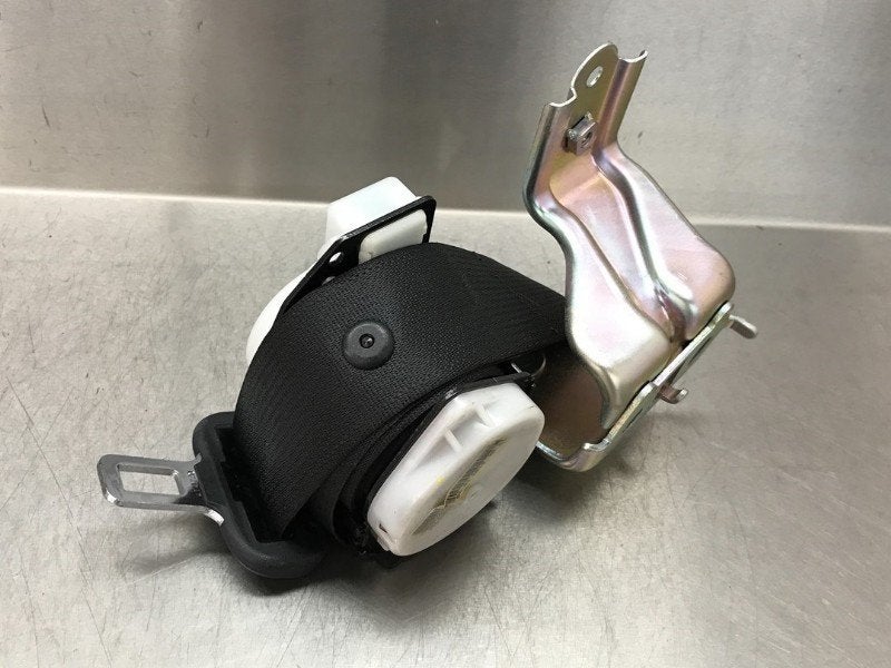 CEINTURE DE SECURITE ARRIERE DROITE Toyota Auris (E18), Utilisé, Toyota