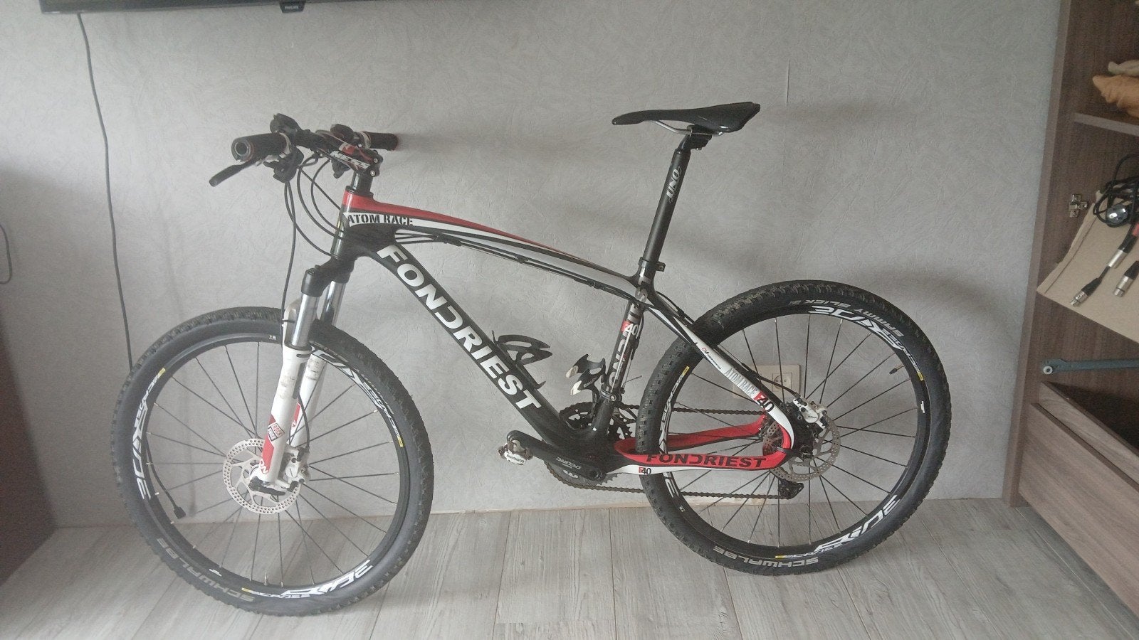 46 fondriest entièrement en carbone, Enlèvement
