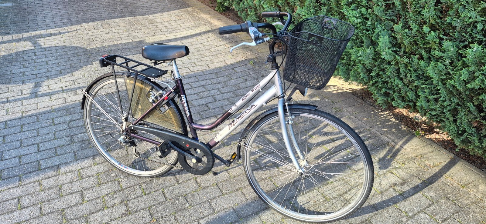Mooie damesfiets met versnellingen en stuurmand, Gebruikt, Velgrem, Versnellingen, Ophalen