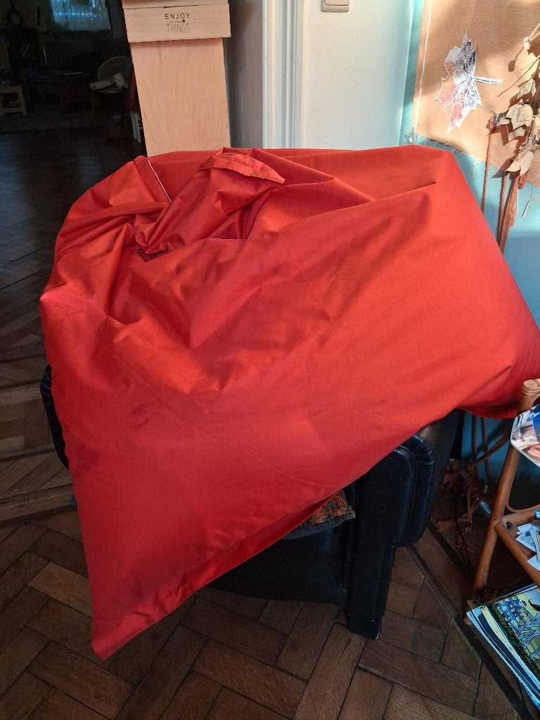 2 grote rode voetenbankjes, Ophalen, Kunststof, Gebruikt, 100 tot 125 cm