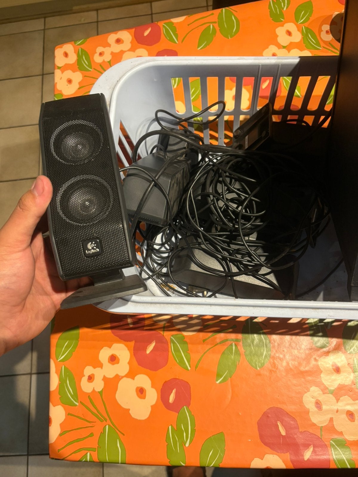 Logitech 2.1 speakerset met subwoofer – PC / laptop, Computers en Software, Pc speakers, Ophalen, Zo goed als nieuw, Audiokanaal 2.1