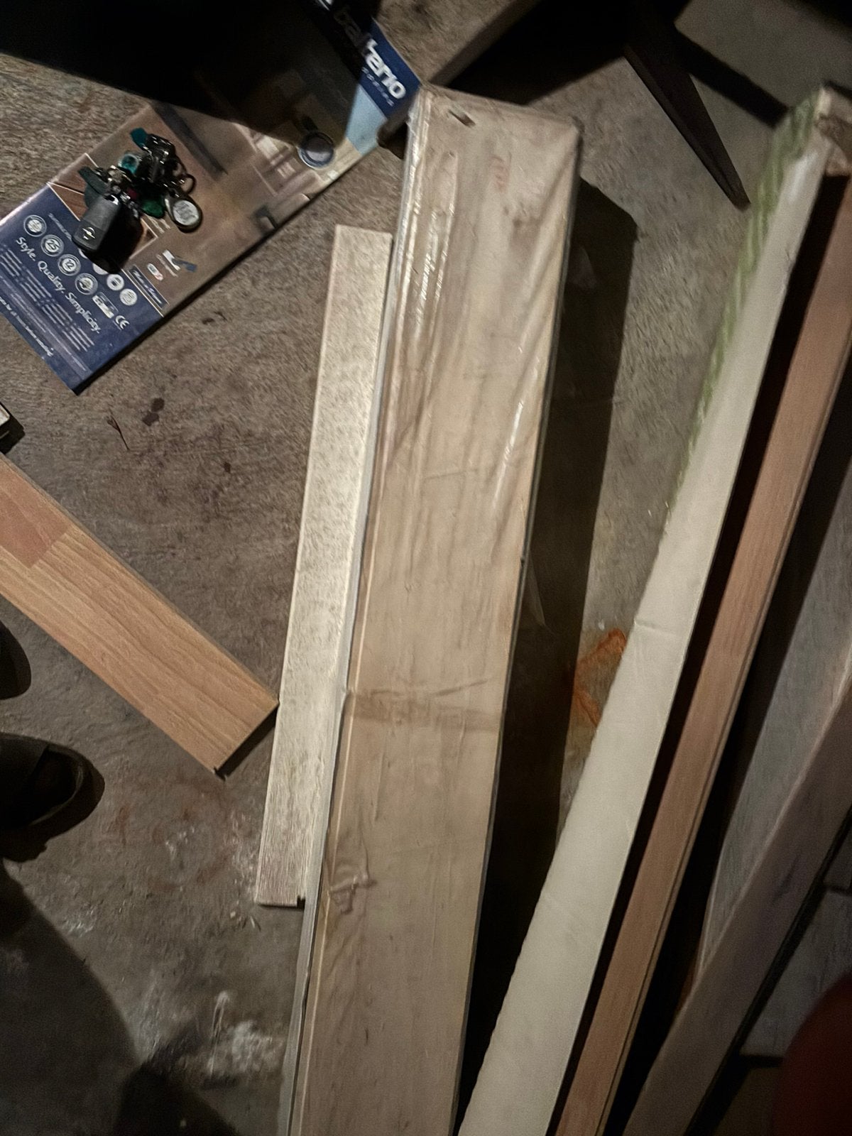 Gratis laminaat en tegeltejs, Doe-het-zelf en Bouw, Ophalen, Zo goed als nieuw
