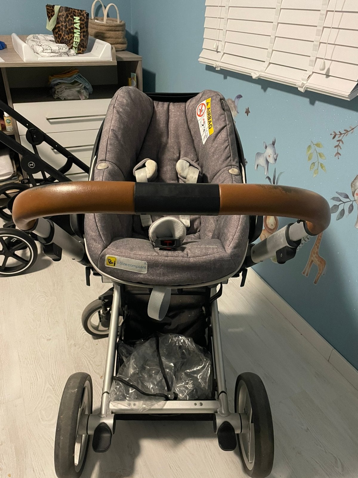 Mutsy kinderwagen met reiswieg en Maxi-Cosi, Kinderen en Baby's, Gebruikt, Met reiswieg, Maxi-Cosi, Ophalen