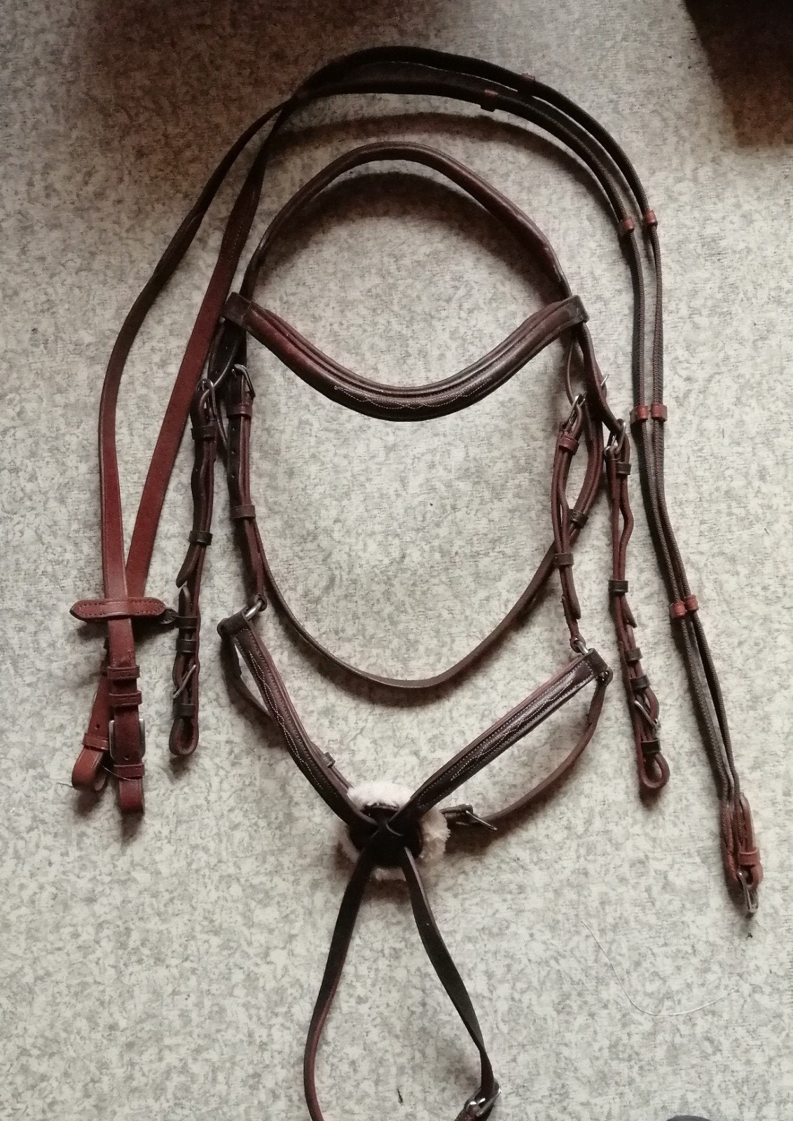 lot de 7 bridons et 3 paires de rênes, Rênes incluses, Saut d'obstacles, Enlèvement, Bride