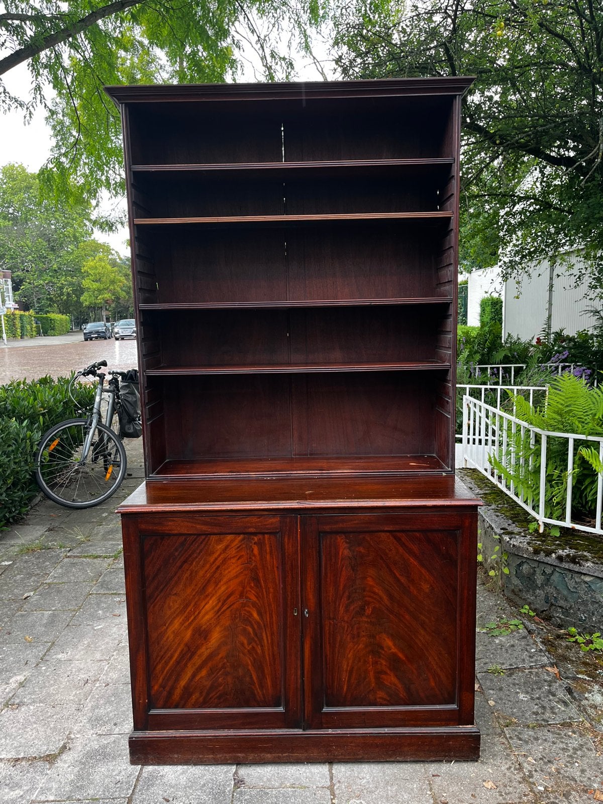 Armoire ancienne en acajou (vaisselier), Enlèvement