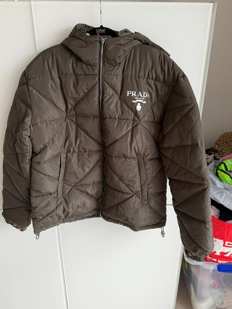 Prada puffer winterjas khaki/groen maat L, Kleding | Heren, Jassen | Winter, Zo goed als nieuw, Maat 52/54 (L), Groen, Ophalen of Verzenden