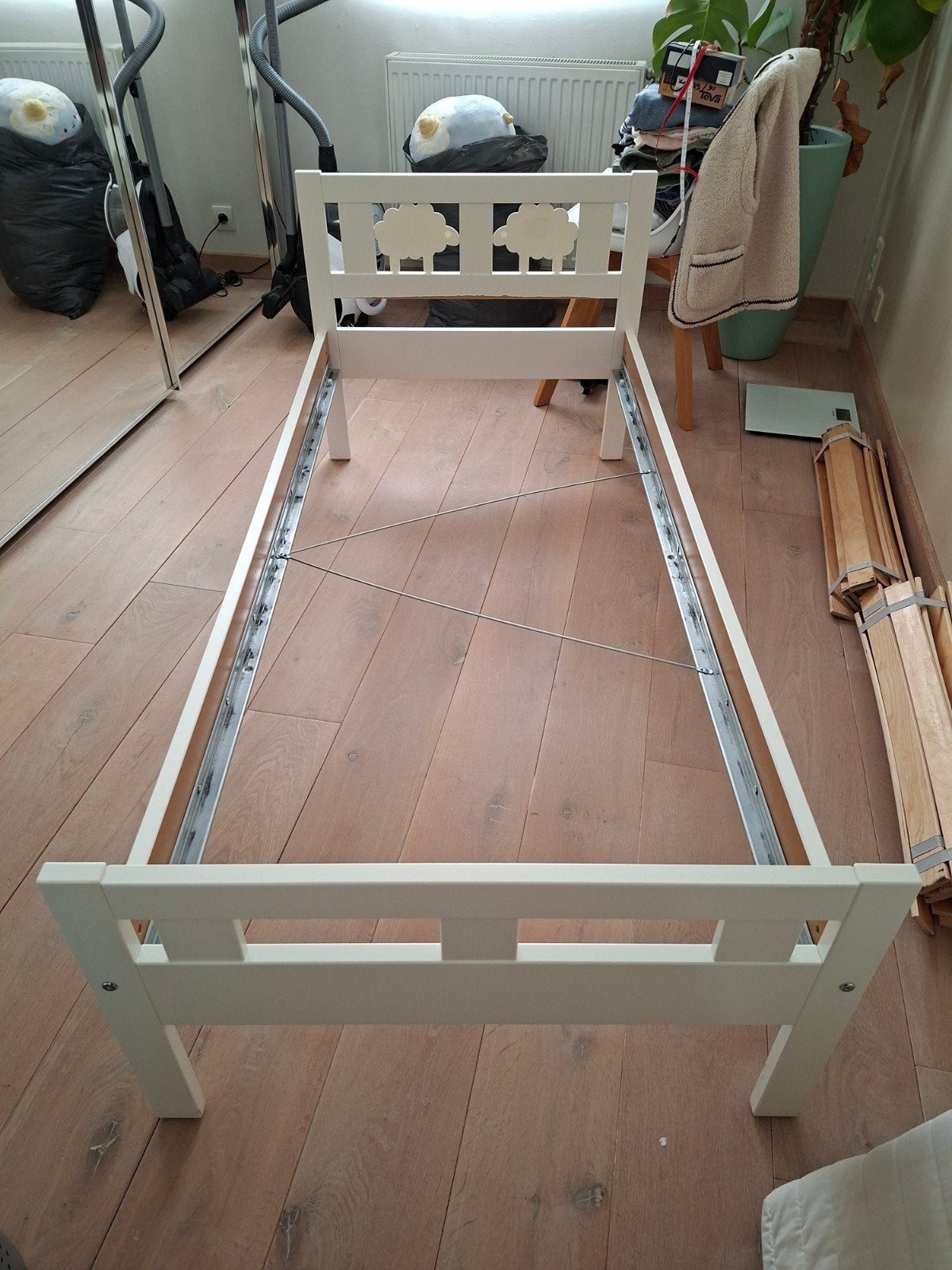 Bedje Ikea junior bed + lattenbodem + matras, Ophalen